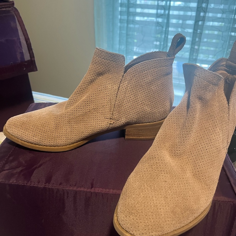 Elegant Tan Suede Ankle Booties